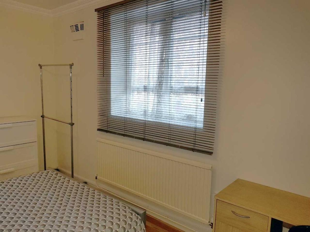 Gazde/Camere de închiriat White Private *